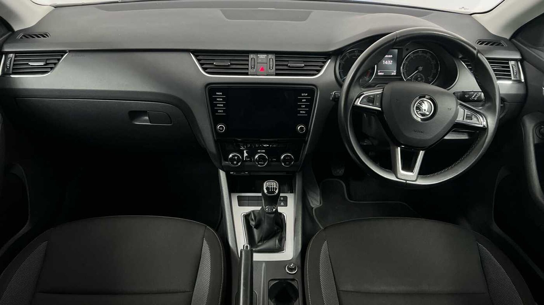 SKODA Octavia Estate (2017) 1.4 TSI (150PS) SE