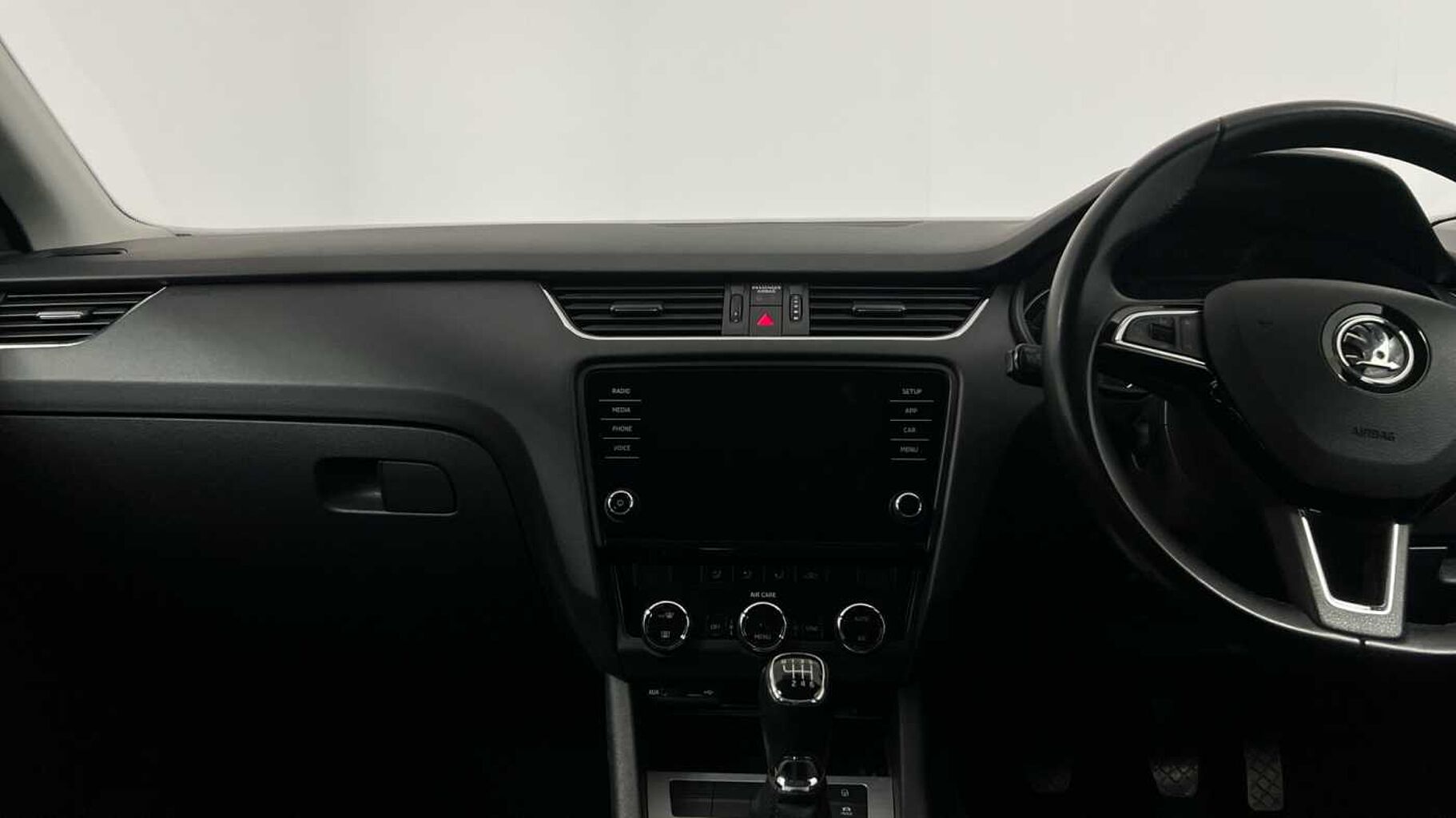 SKODA Octavia Estate (2017) 1.4 TSI (150PS) SE
